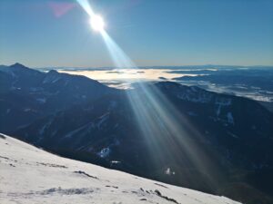 Read more about the article Begunjščica po centralni grapi [Smučanje čez Smokuški plaz]